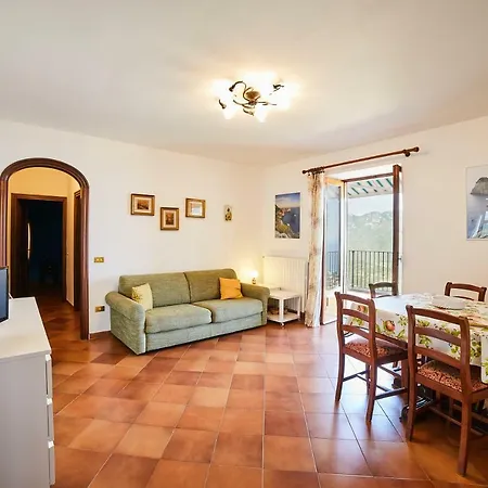 Laura Near Ravello فيلة سكالا